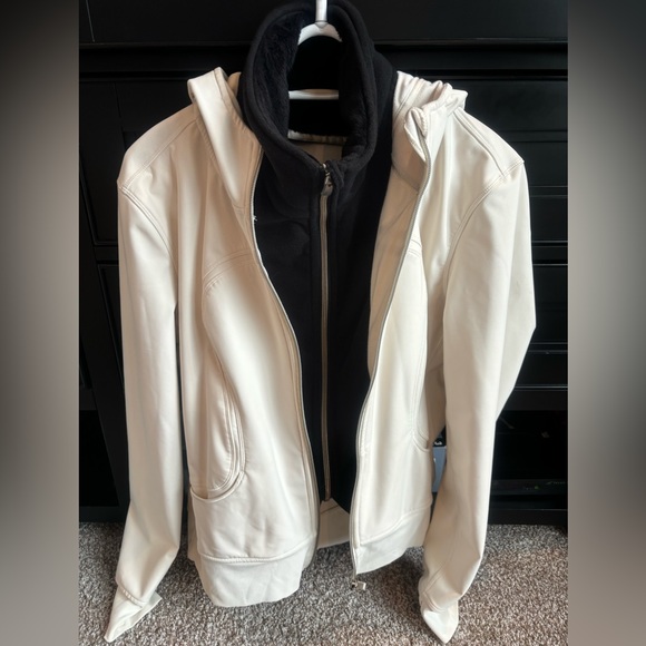 LULULEMON CREAM HOODED JACKET WITH REMOVABLE BLACK FLEECE LINING VEST - Picture 3 of 7